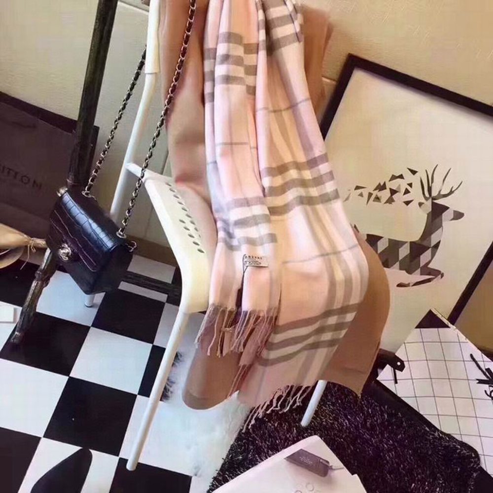 Bv*b*rry Scarf